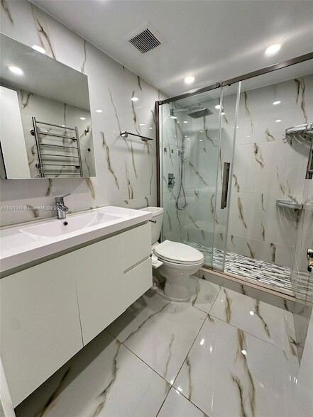 Photo - 1885 W 56th St
