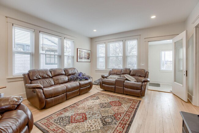 Photo - 3820 Chicago St