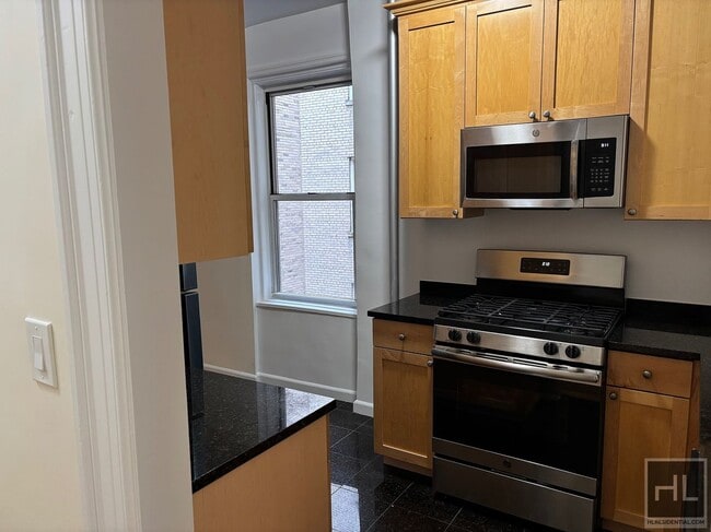 Building Photo - WEST 13 STREET Rental