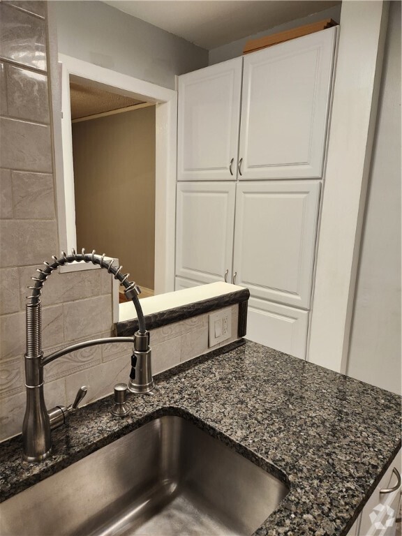 Building Photo - 110 Elmdorf Ave Rental
