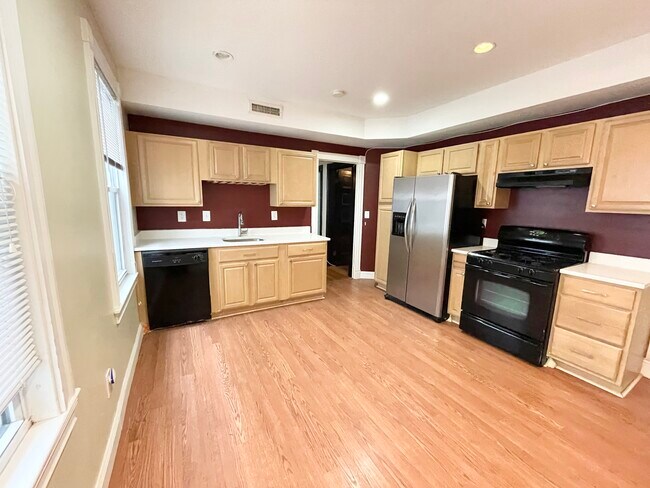 Building Photo - 10 Bucknam St Rental