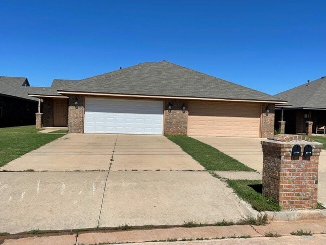 Photo - 3 bed 2 bath duplex in Chickasha