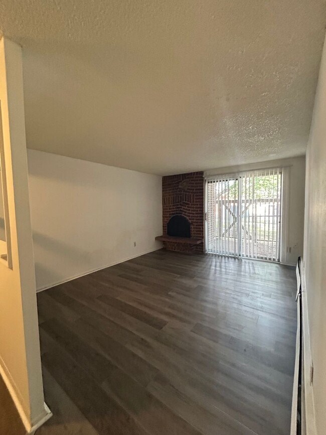 Photo - Wonderful 1 BR/1 BA Ground Floor Condo in ... Unidad 167