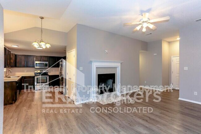 Photo - 1614 Twisted Oak Dr