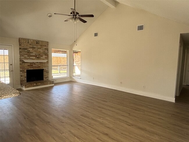 Building Photo - 2014 Lexington Woods Dr