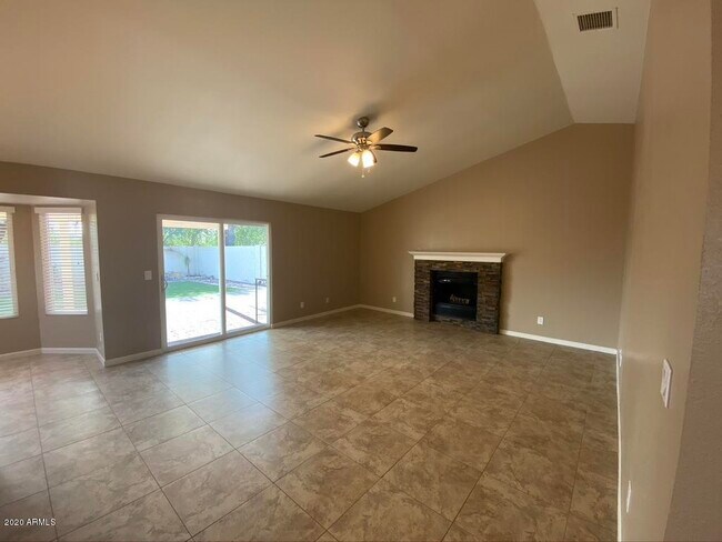 Photo - 607 W Rosemonte Dr