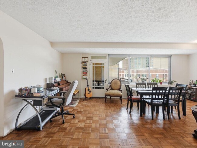 Photo - 4740 Connecticut Ave NW Unit 818