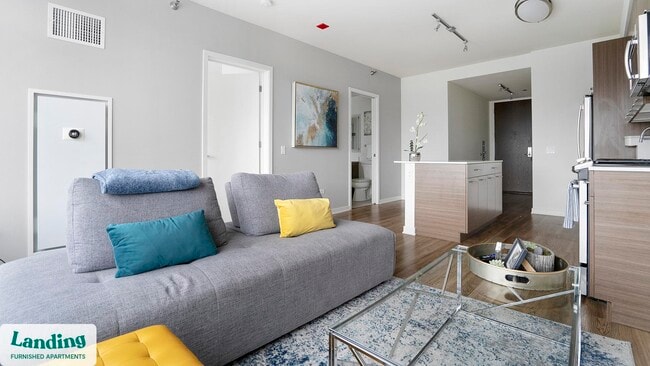 347 W Chestnut St Unit 2012
