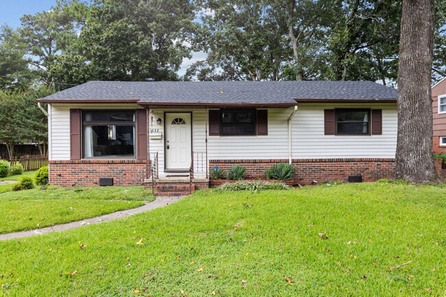 Building Photo - Welcome to your dream home in Norfolk!
