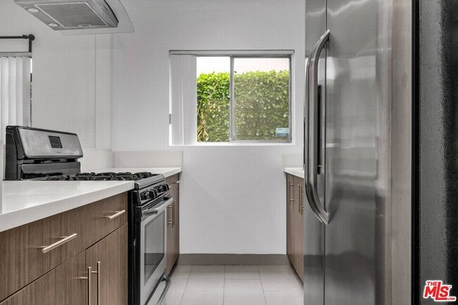 Photo - 149 S Hayworth Ave Unit #2