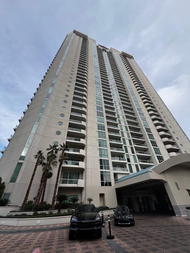 Building Photo - Turnberry Place - 2 Bedroom 2 Bath Condo