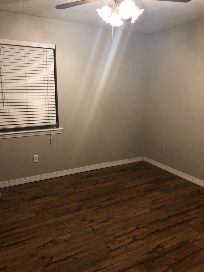 Photo - 725 Resimont Dr