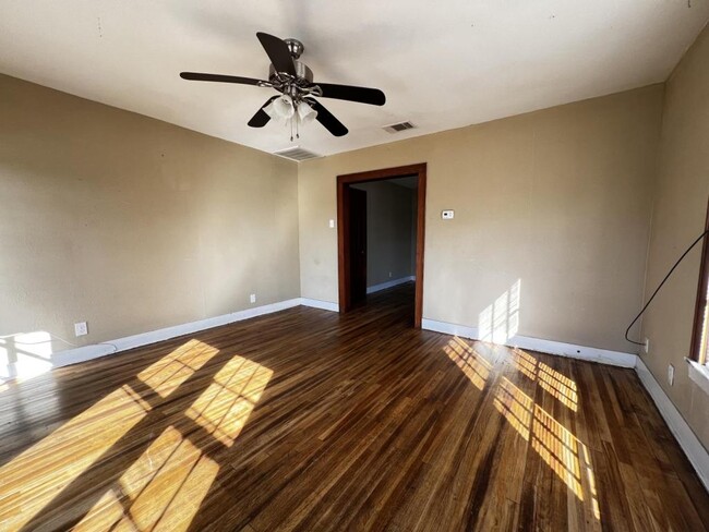 Photo - 809 W Morton St