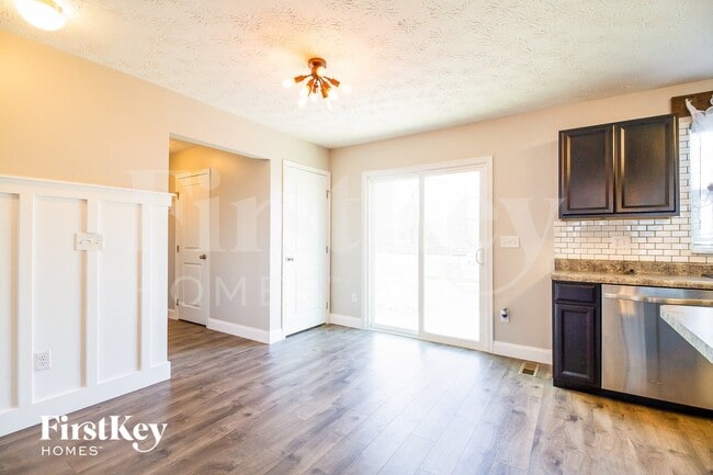 Photo - 6156 Woodville Dr