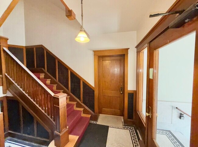 Photo - 1626 W Rascher Ave Unit 1E