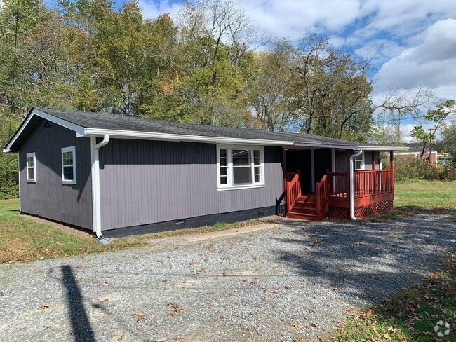 Building Photo - Brevard 3 Bedroom Close to Town Rental