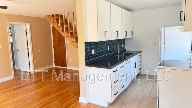 Building Photo - 8800 Plymouth St Unit #5