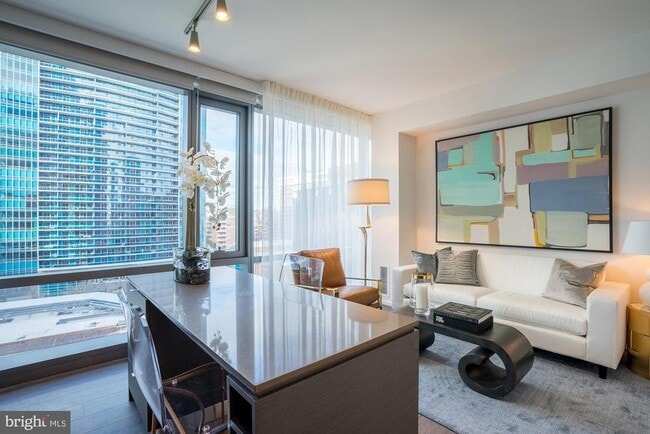 Photo - 1800 N Lynn St Unidad 1916