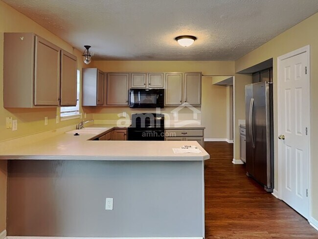 Photo - 1777 Woodstock Dr