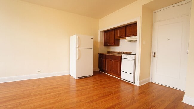 Building Photo - 2770 N Milwaukee Ave Unit 307