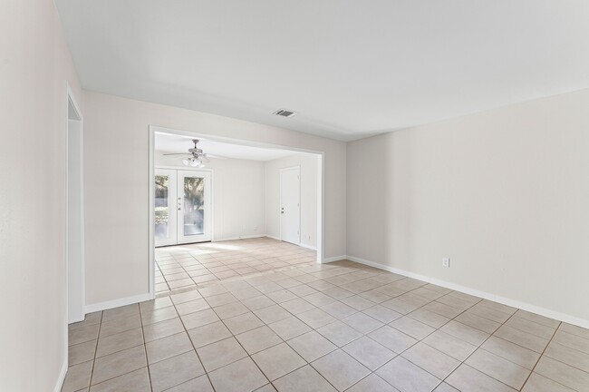 Photo - 3427 Dovie Dr