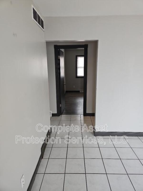 Photo - 3707 S Liverpool Rd