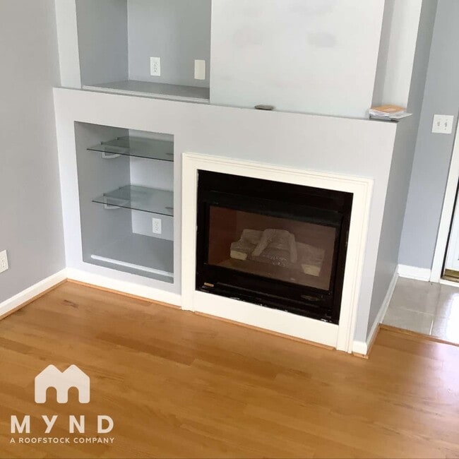 Photo - 664 Bedford Ct