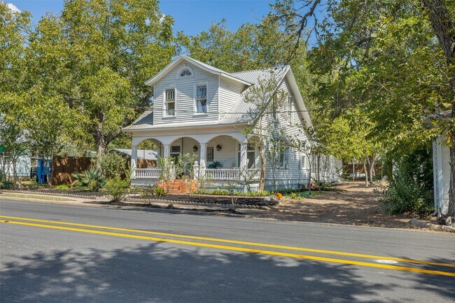 Photo - 206 N Rusk St