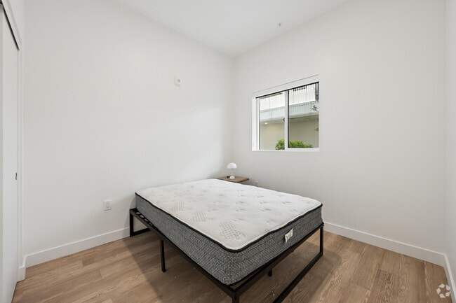 5BR, 5BA - Unit 104 - Bedroom