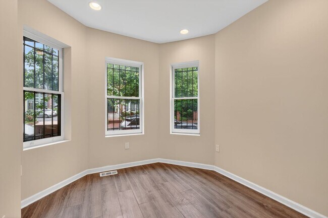 Photo - 522 T St NW
