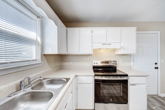 Photo - 3722 Burnham Way