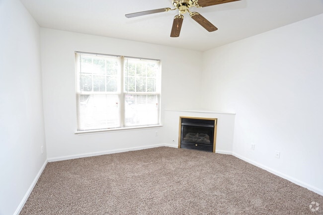 2BR - 1BA - 840 - Living Room - Bonaventure