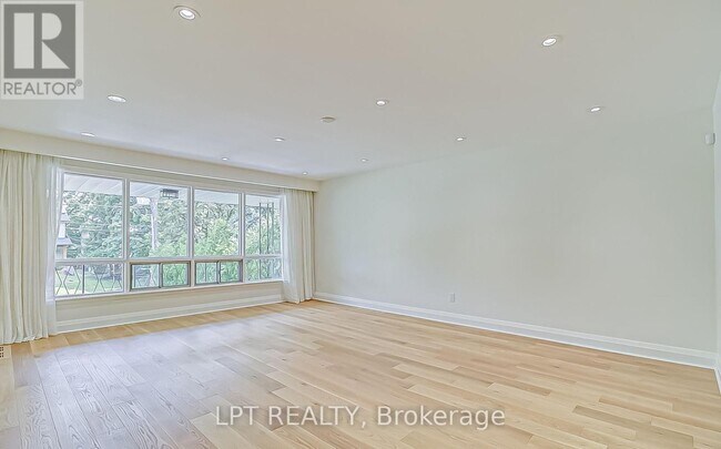 Photo - 47 Waterloo Ave