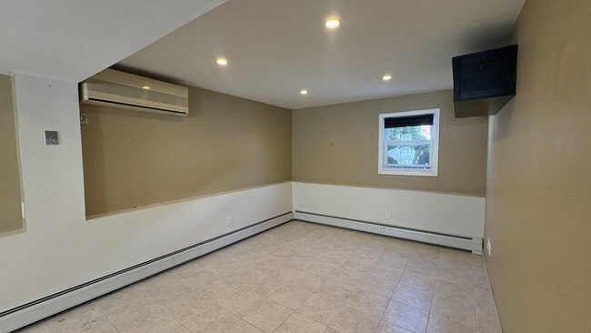 Photo - 86 Notre Dame Ave Unit 1