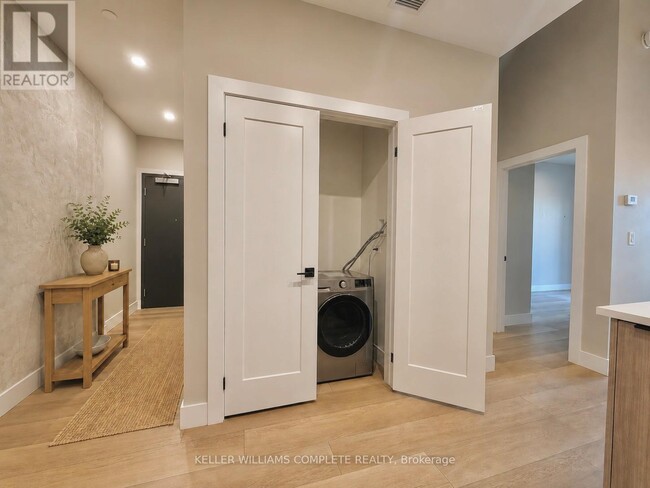 Photo - 169 James St S Unit 207