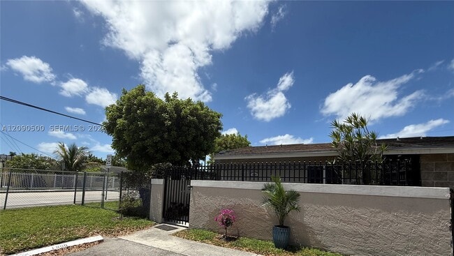 1800 NW 1st St
