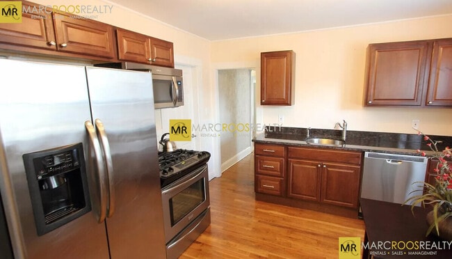 Building Photo - 62 Litchfield St Rental