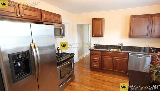 Building Photo - 62 Litchfield St Rental