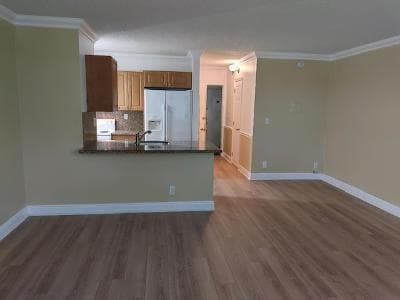 Building Photo - 2501 Riverside Dr Unit 218