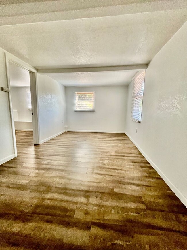 Building Photo - 3175-3175 Cedar St Unit 3175 ½ Rental