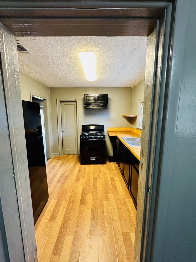 Photo - 1828 Mitchell St