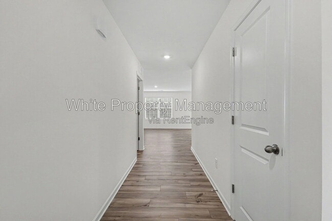 Photo - 313 W 18th St