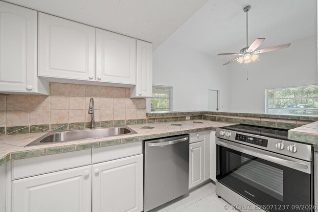 Photo - 2585 W G Rd