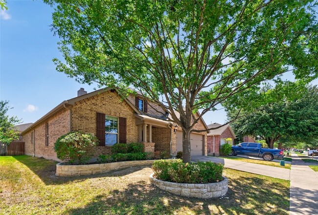 Photo - 417 Hackberry Dr