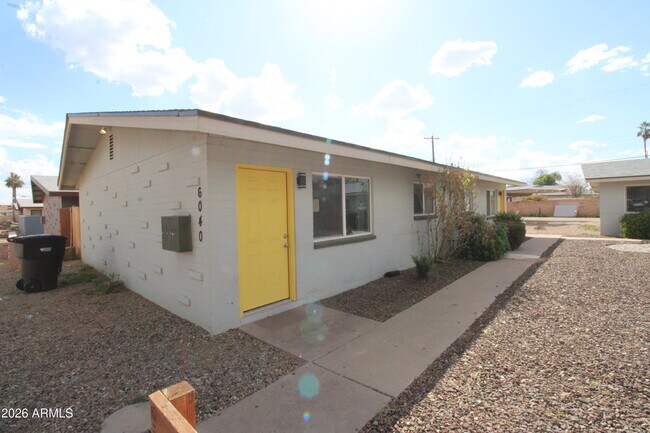 Photo - 6040 N 21st Ave Unidad 8