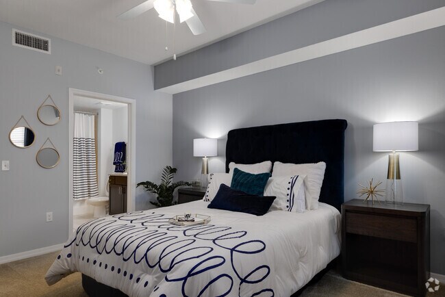 2 BR, 2 BA - 1100SF