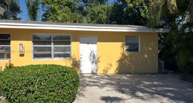 Building Photo - 706 SW 4th Terrace Unit 4