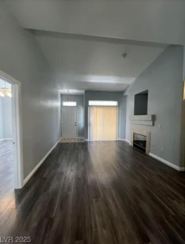 Photo - 700 Carnegie St