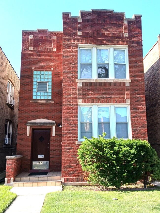 Building Photo - 5902 W Wilson Ave Unit 1st Floor