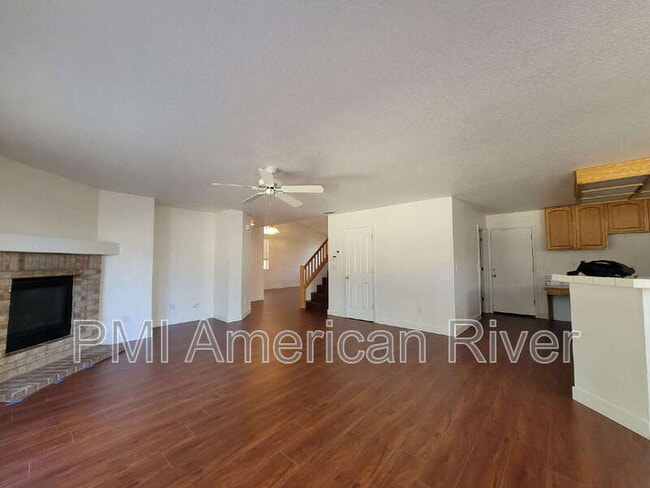 Photo - 1375 Pintail Way
